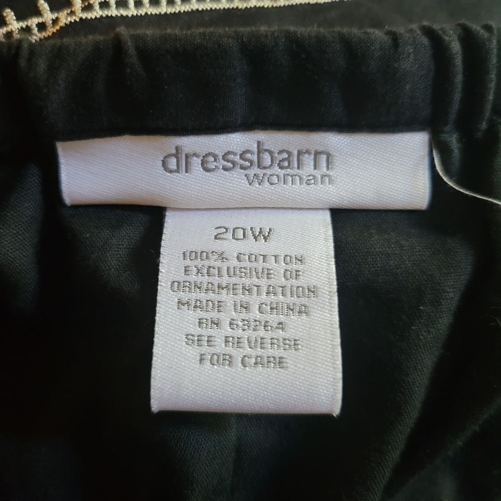 Elegant Black Skirt with Cream Accents Size 20W - Picture 2 of 4